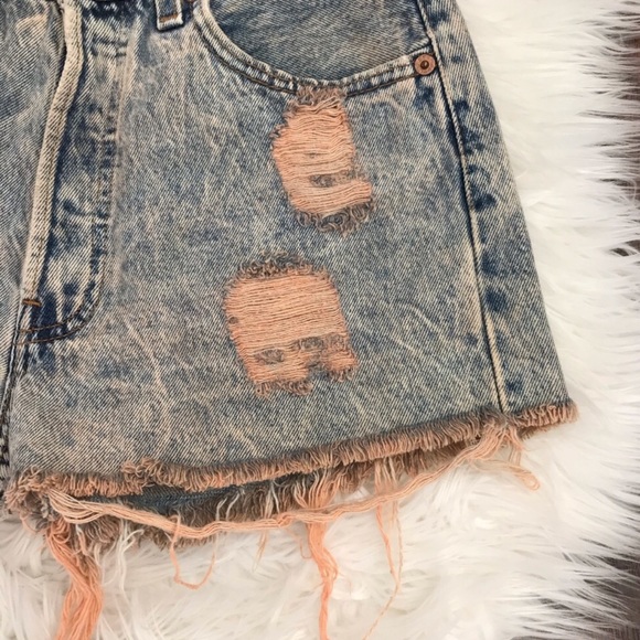 Levi’s 501 Button Fly Distress High Rise Shorts - Picture 4 of 5